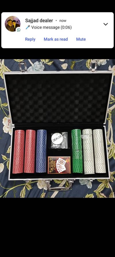 poker suit case.