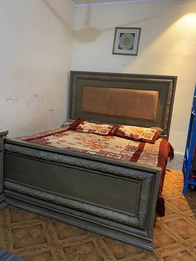 king size double bed with large size dreeing n 2 side tables