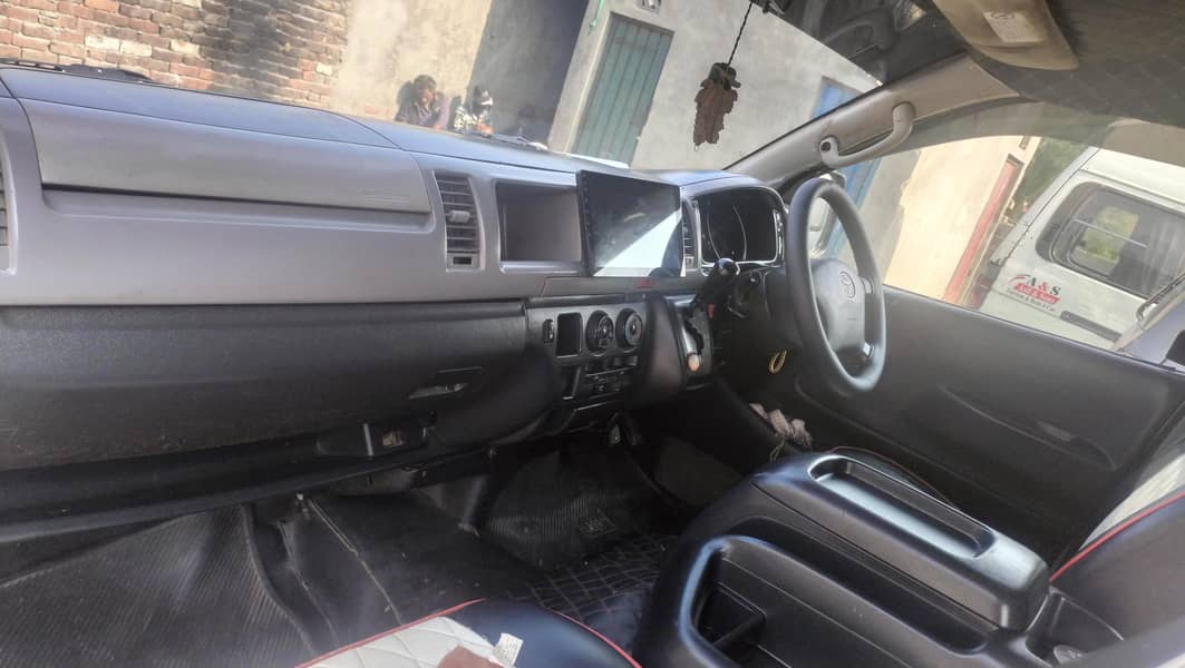 hiace van 4