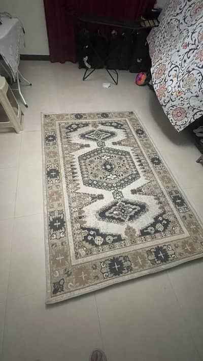 5x8 Carpet/Rug Almost Brand New