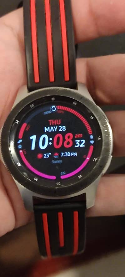 Samsung Galaxy watch 4 classic  and charge 8/10 condition