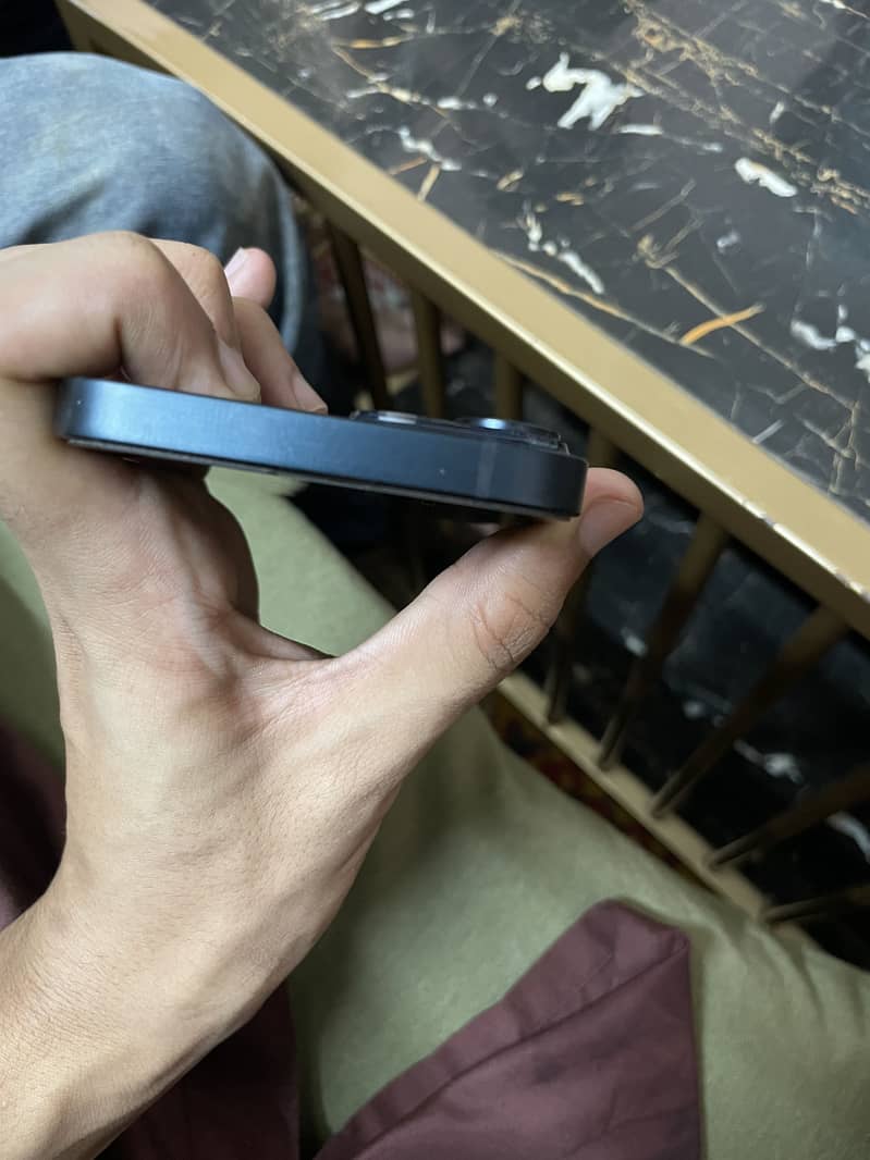 Apple iPhone 14 3