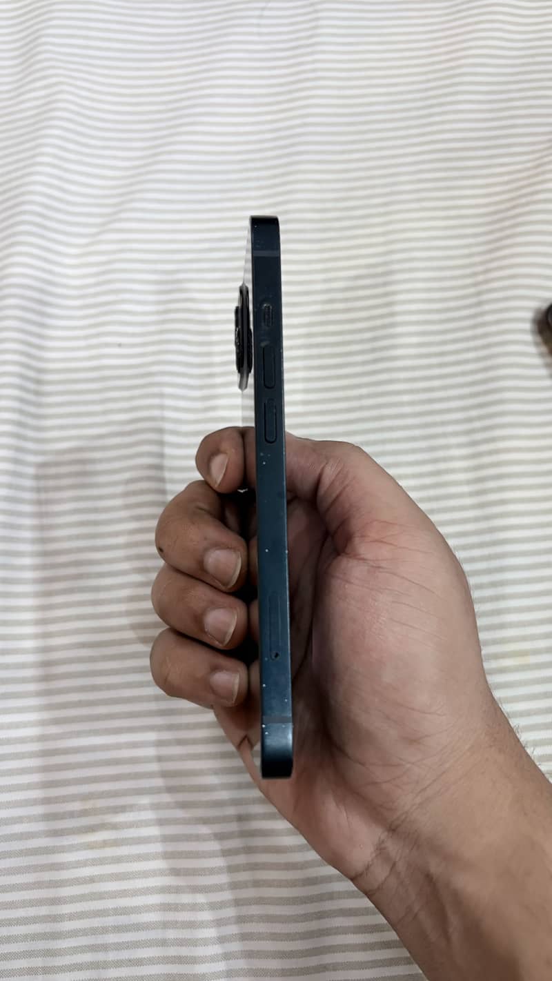 iPhone 13 6