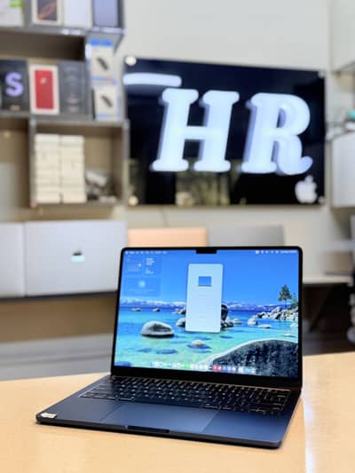 MacBook Air (M2, 2022) 16/512 Midnight Mint Condition Up to 18hrs BT