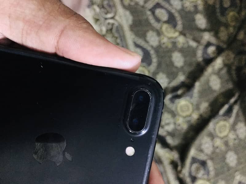 Apple iPhone 7 Plus 1