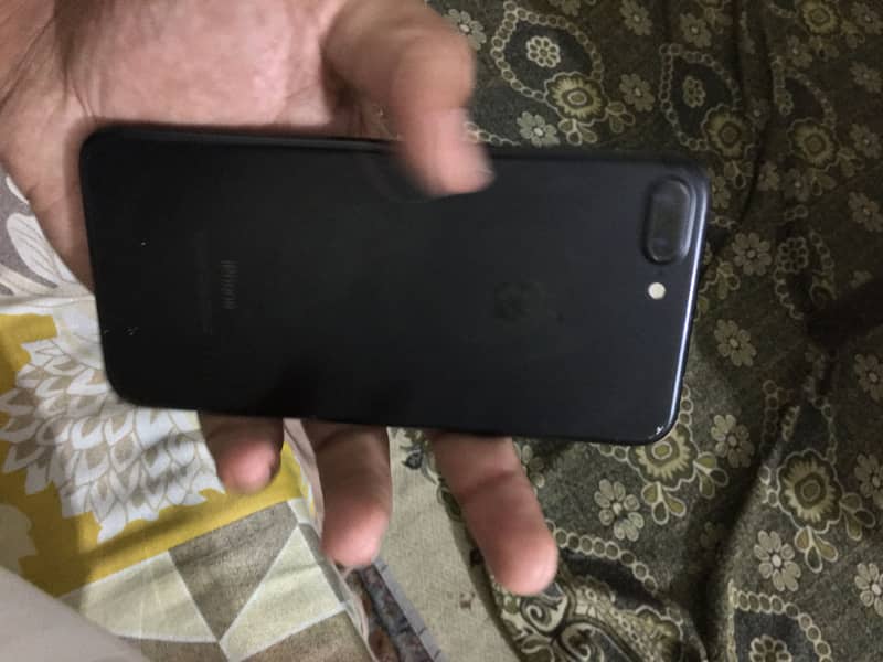 Apple iPhone 7 Plus 2