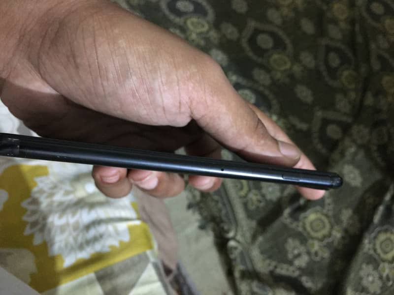 Apple iPhone 7 Plus 5