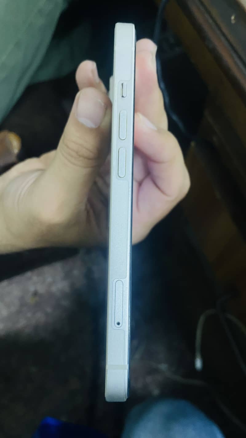 Apple iPhone 13 2