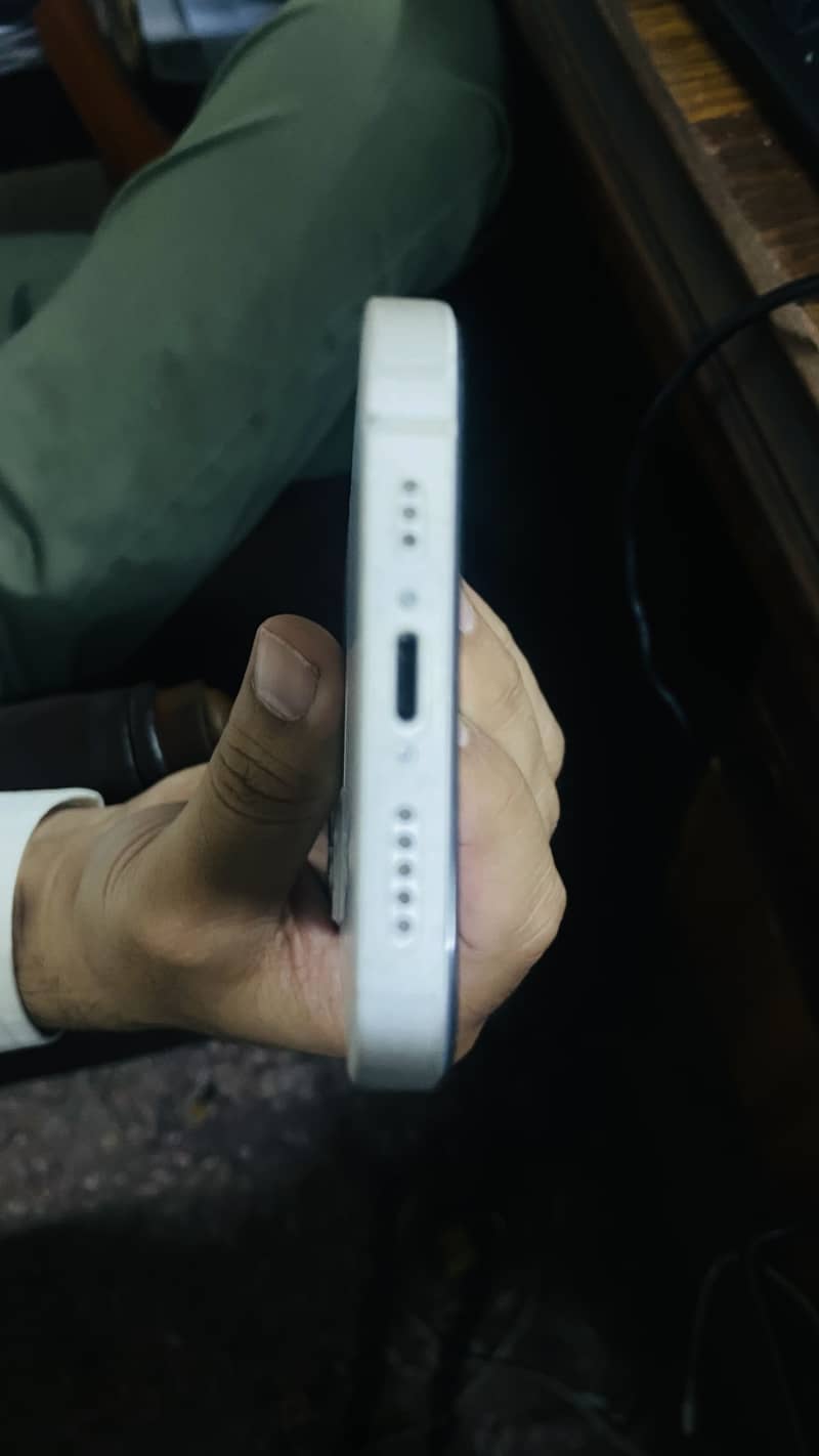 Apple iPhone 13 3
