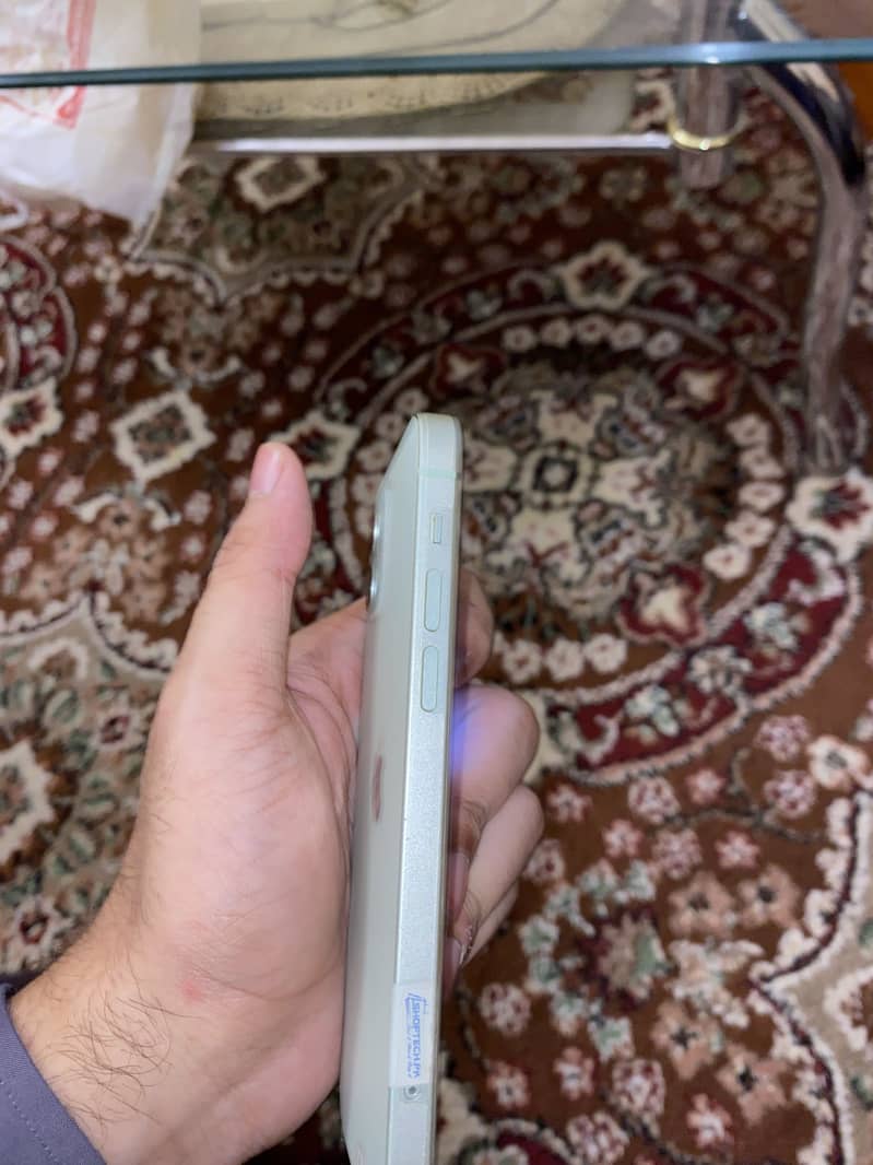 Apple iPhone 12 4