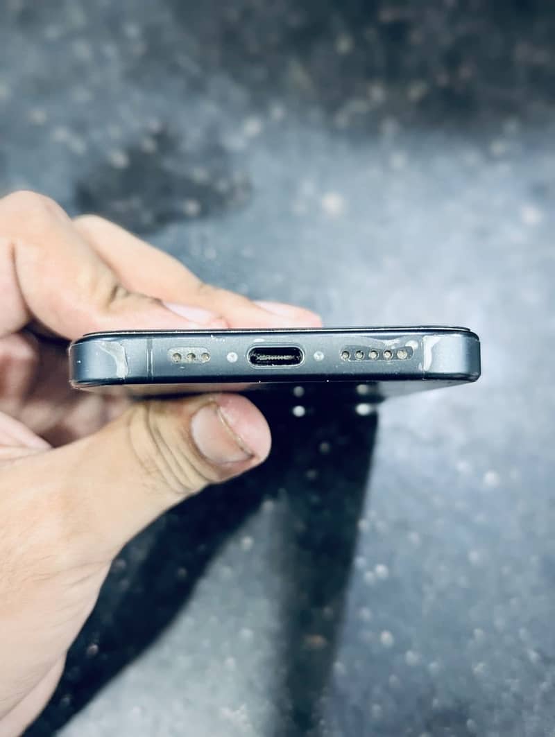 Apple iPhone 15 Pro 3
