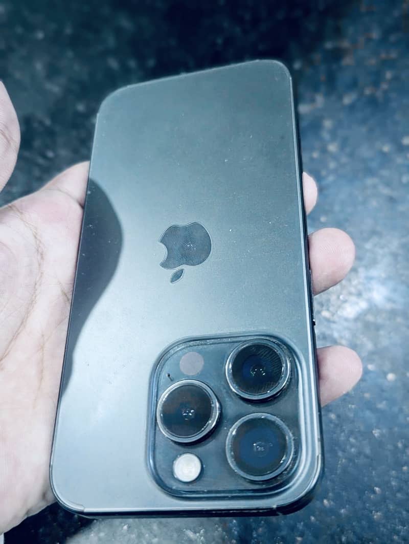 Apple iPhone 15 Pro 4