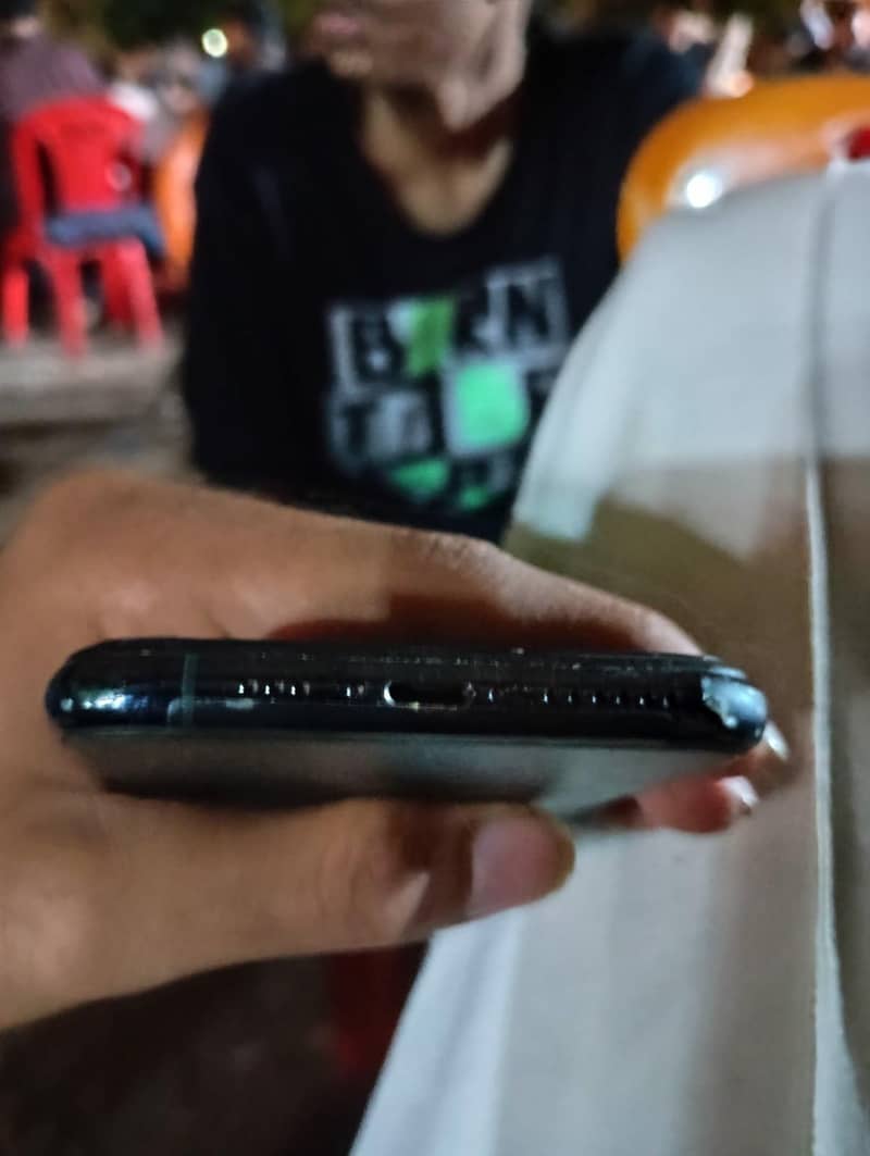 Apple iPhone 11 Pro 4