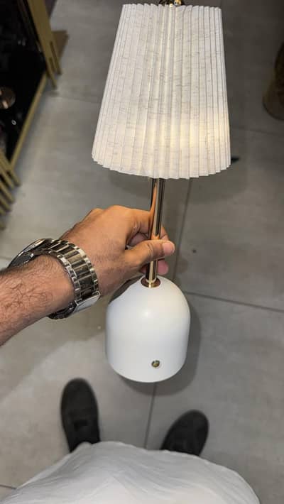 Rechargeable lamps
