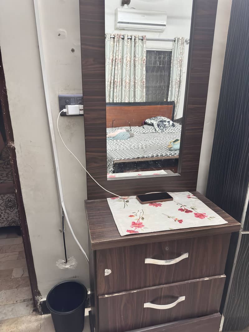 Dressing table 0