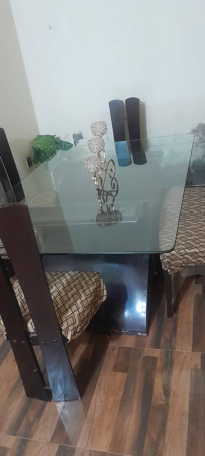 dining table at fine price