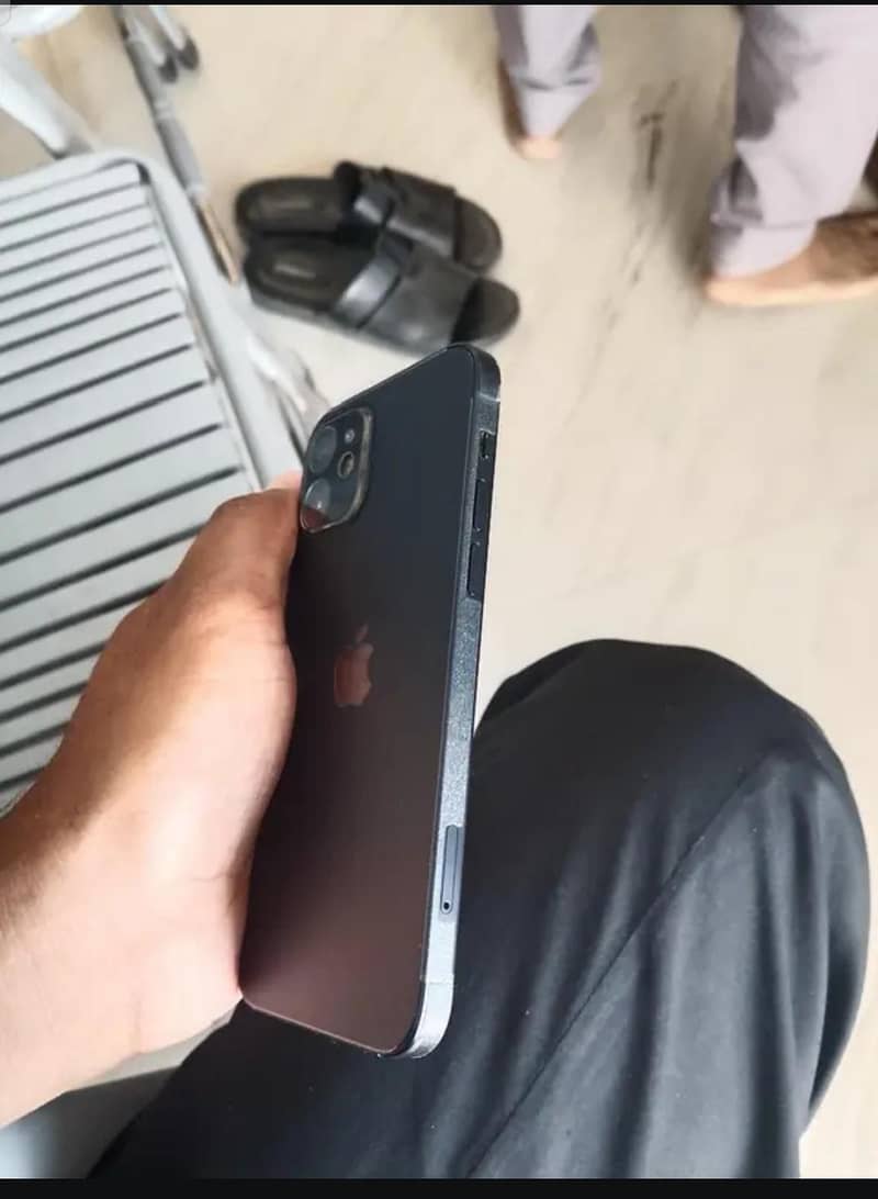 Apple iPhone 12 3