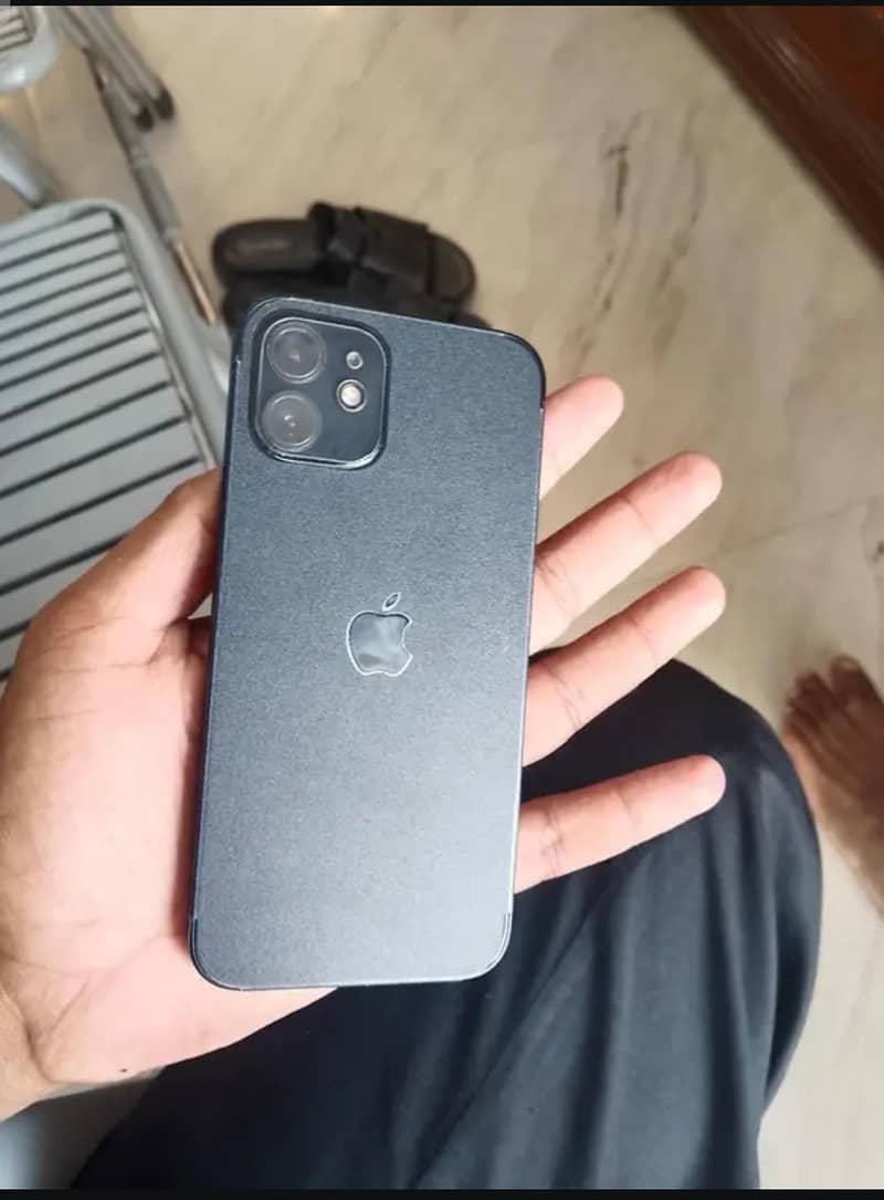 Apple iPhone 12 4