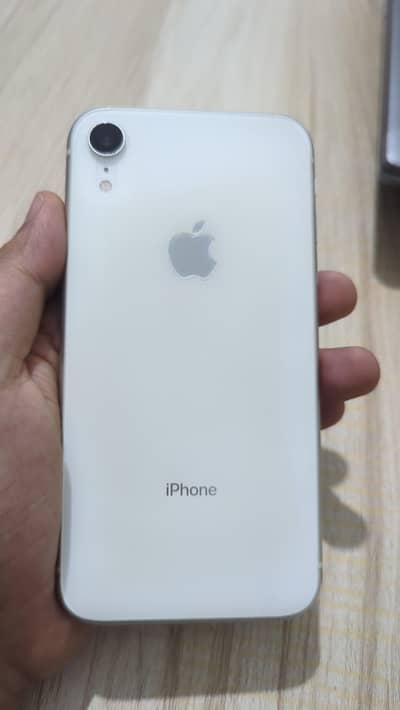 Apple iPhone XR White 64GB 83 Health