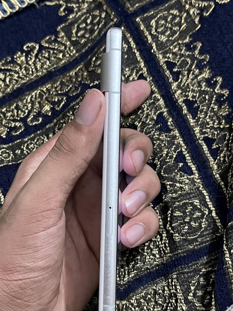 Google Pixel 7 4