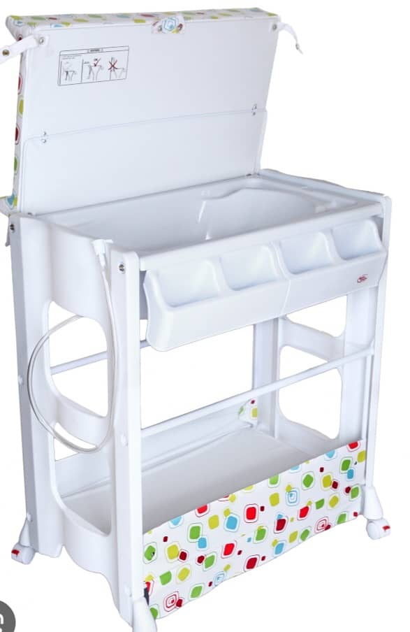 Diaper changing unit or bathing unit 3