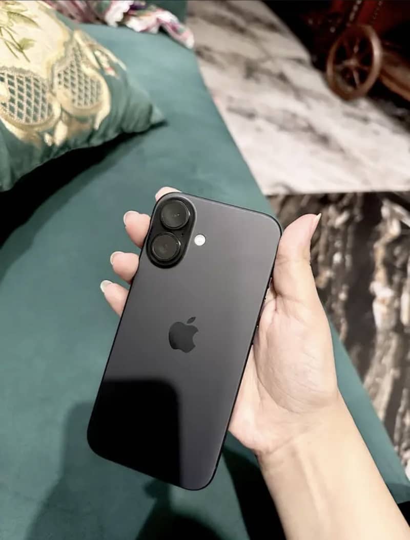 Apple iPhone 16 1