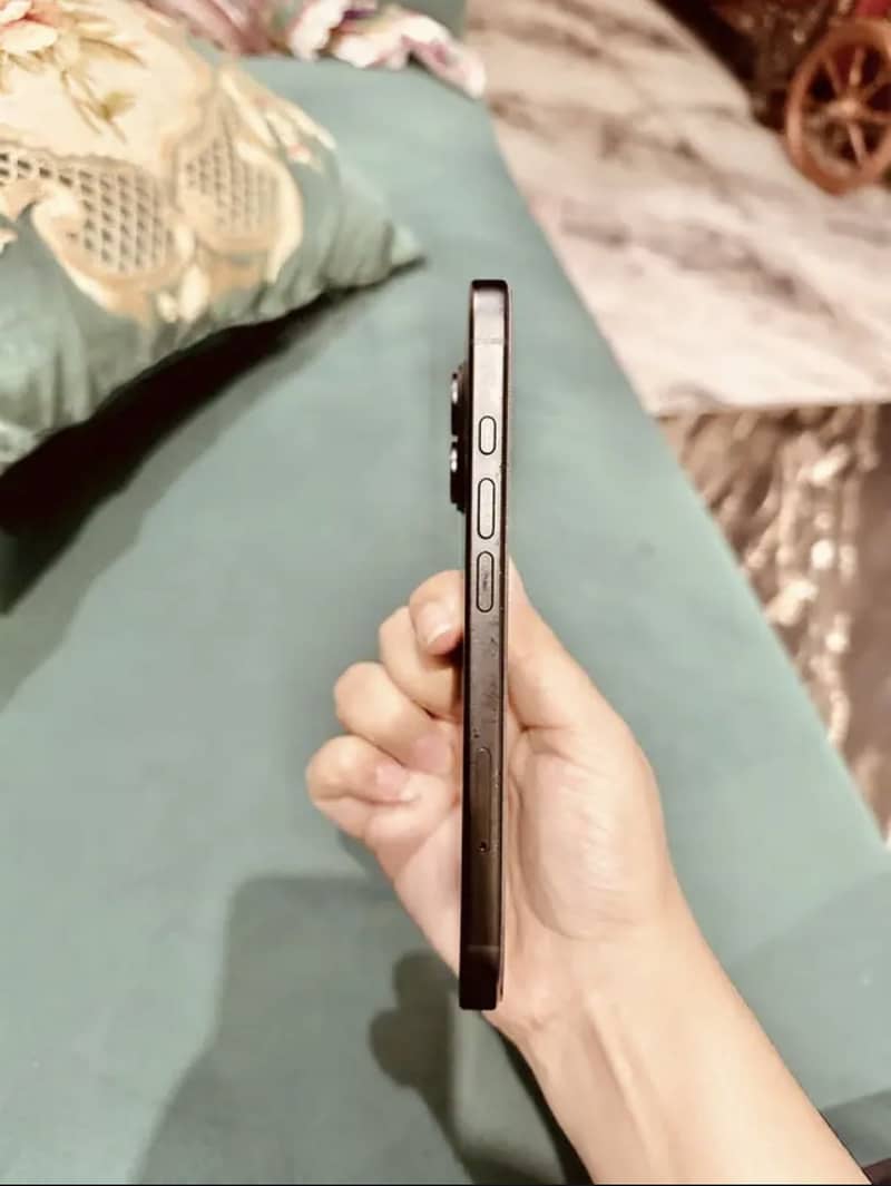 Apple iPhone 16 4