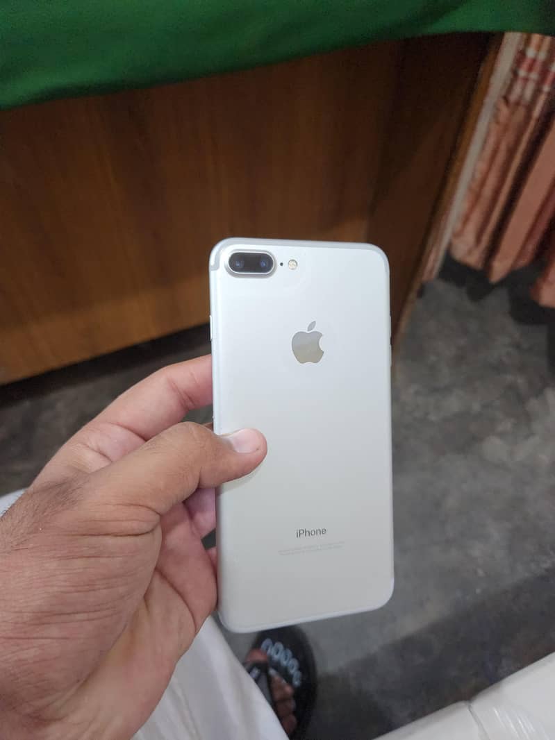 Apple iPhone 7 Plus 0