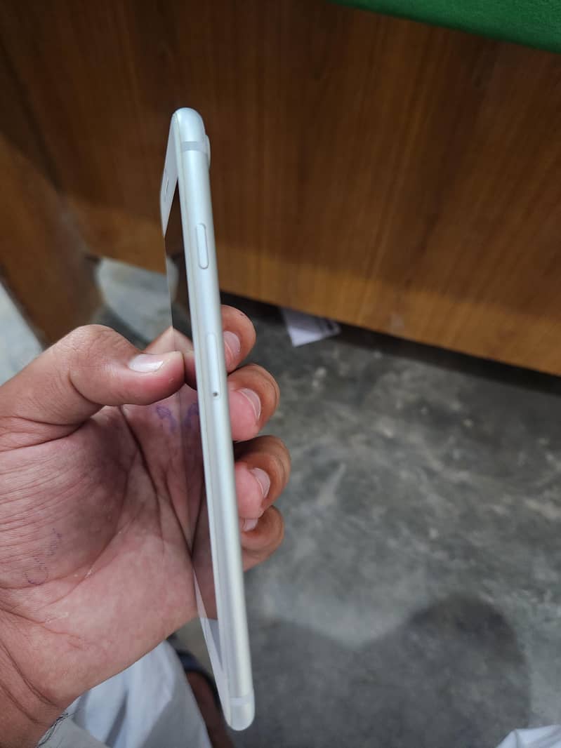 Apple iPhone 7 Plus 2