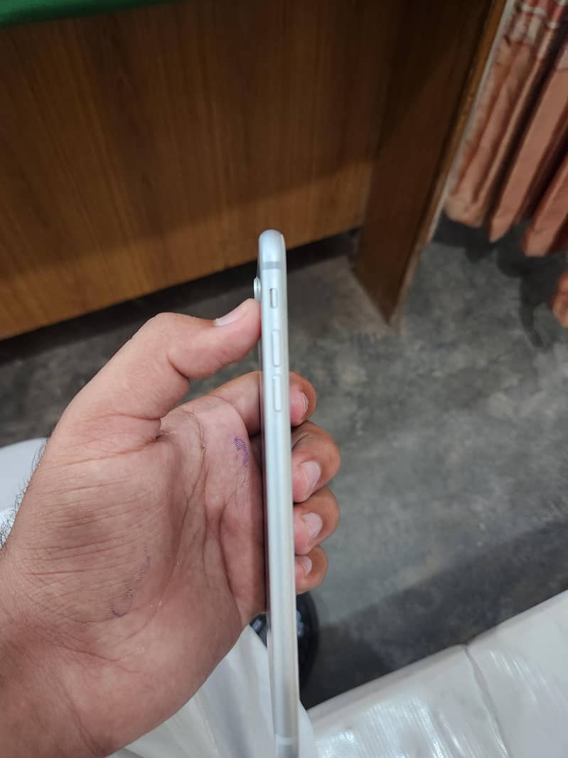 Apple iPhone 7 Plus 3