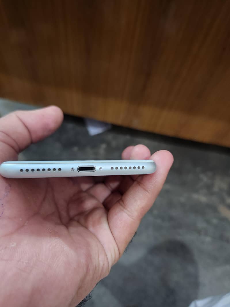 Apple iPhone 7 Plus 4