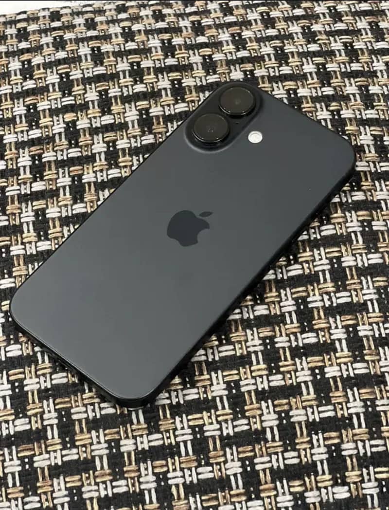 Apple iPhone 16 3
