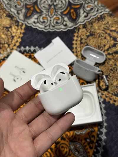 Apple AirPods 4