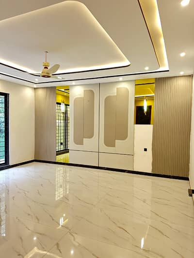 1 Kanal Ultra Modern Designer House For sale in Valencia town