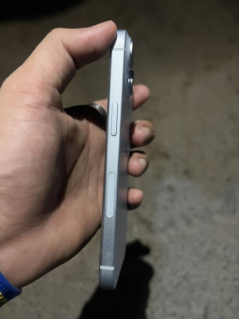 Apple iPhone 15 3