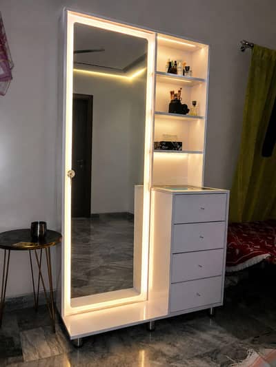Makeup Vanity, Dressing