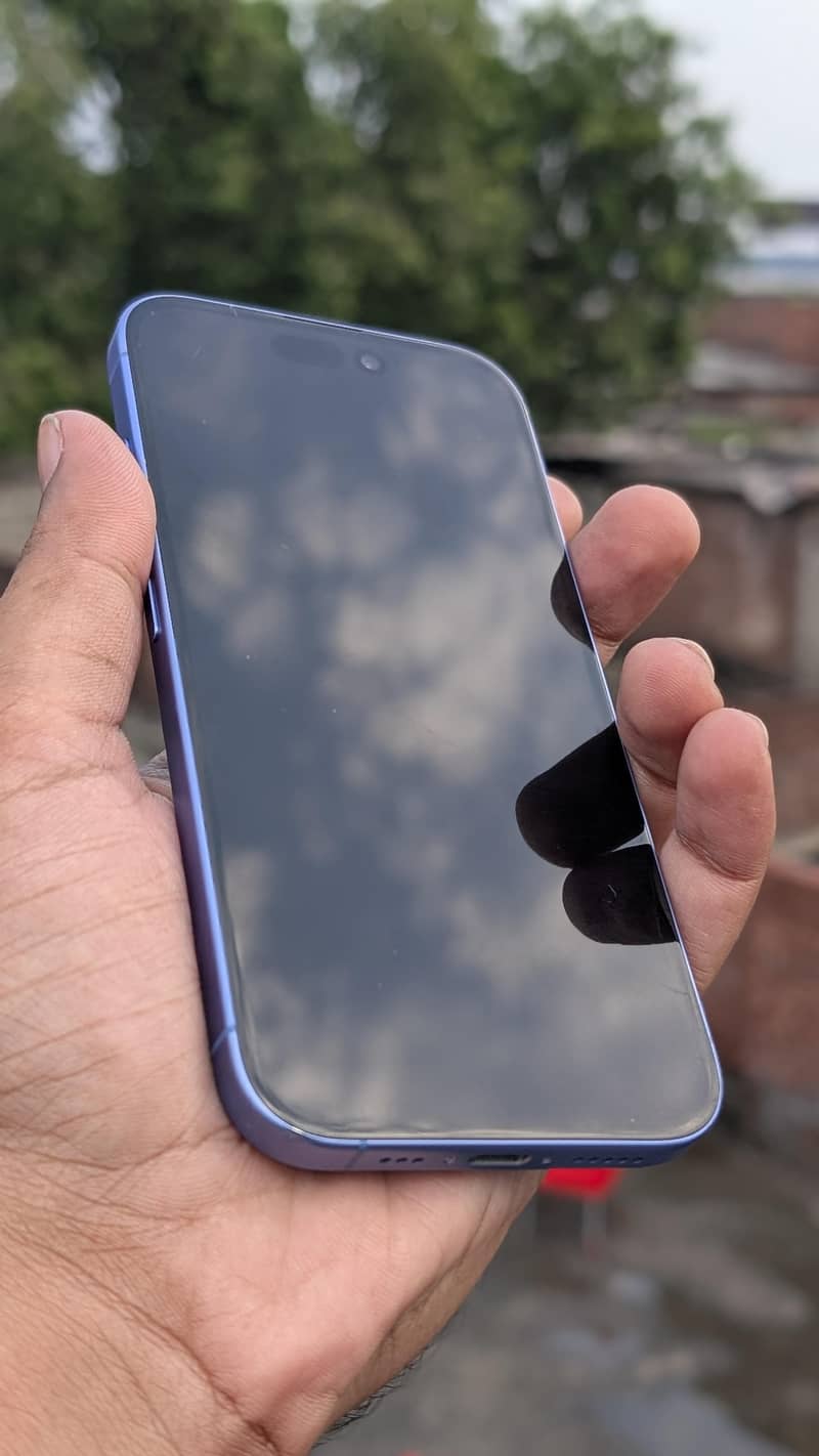 Apple iPhone 16 3