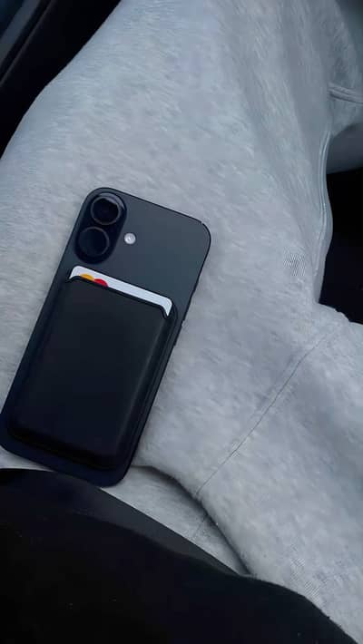 Apple iPhone 16