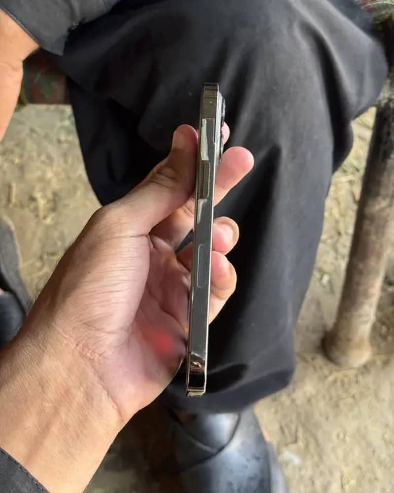 Apple iPhone 13 Pro 8