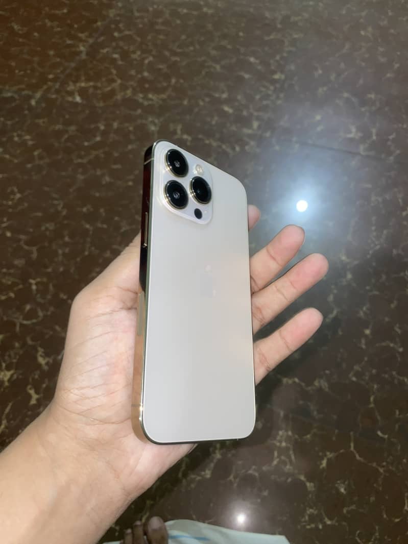 Apple iPhone 13 Pro 3