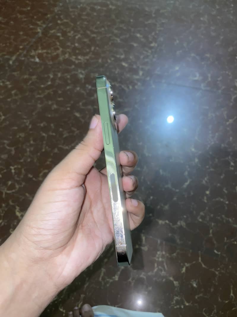 Apple iPhone 13 Pro 4