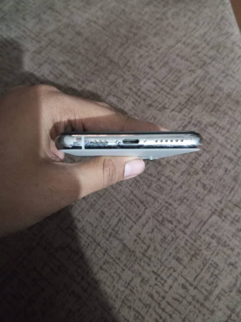 Apple iPhone 11 Pro 2