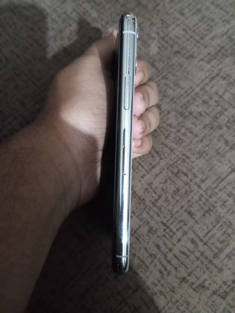 Apple iPhone 11 Pro 3