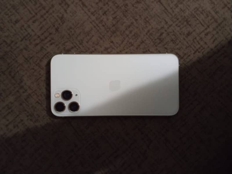 Apple iPhone 11 Pro 4
