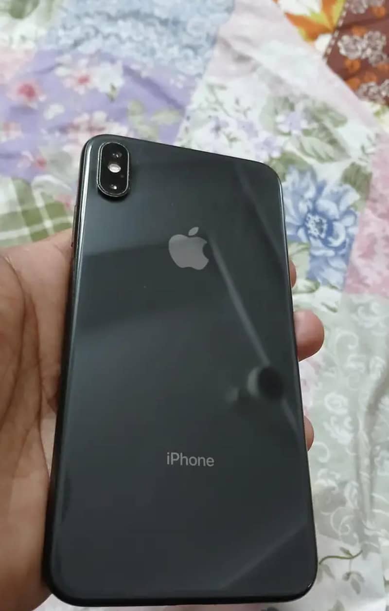 Apple iPhone XS Max 4