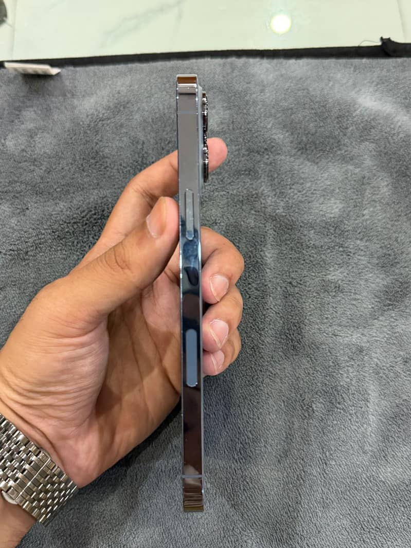 Apple iPhone 14 Pro Max with box 1