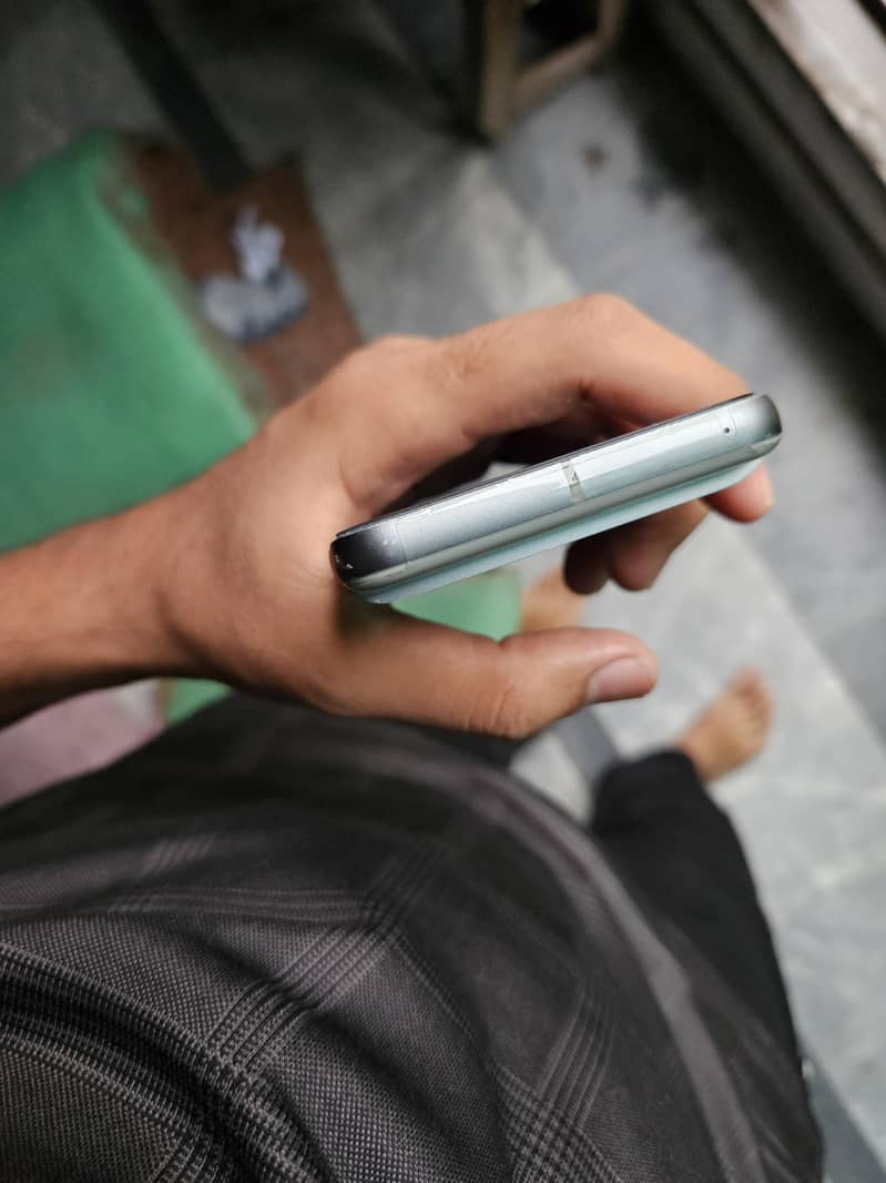 Google Pixel 8 3