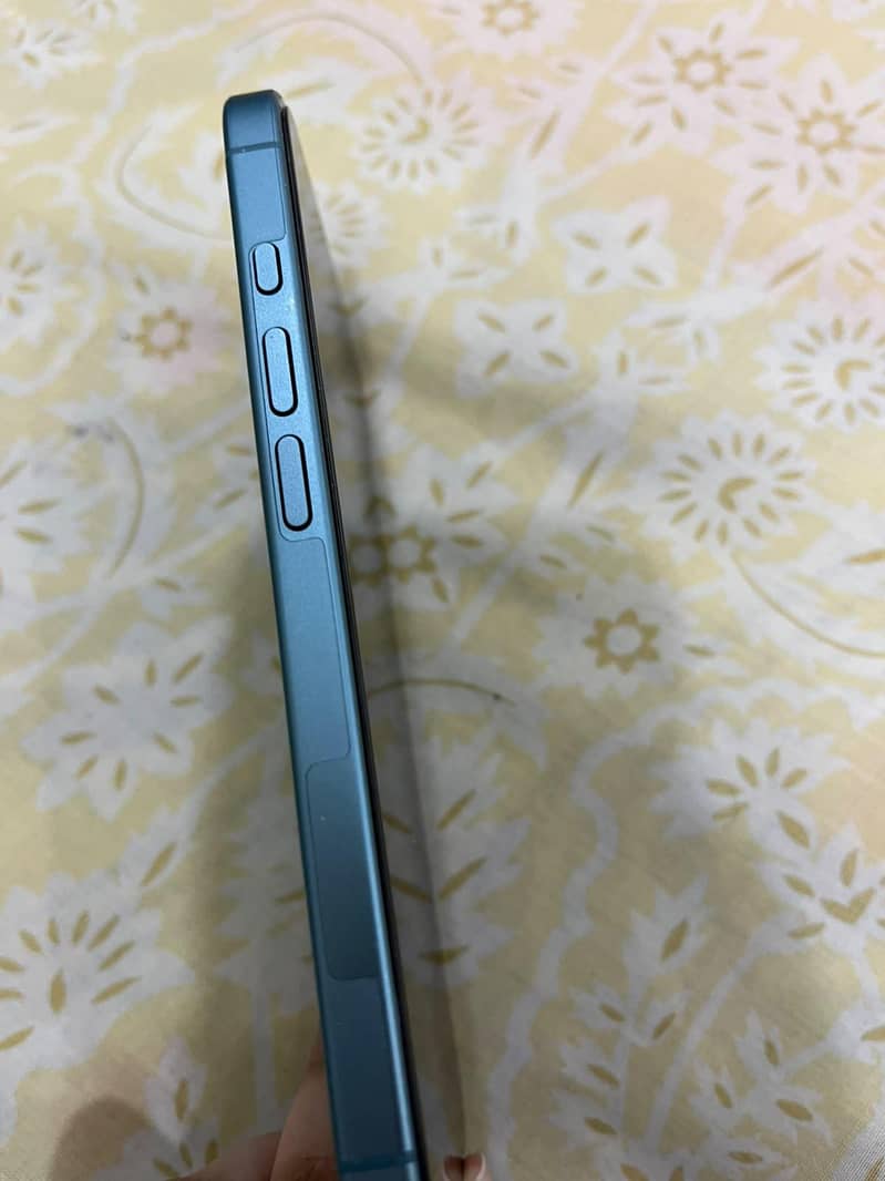 Apple iPhone 16 1