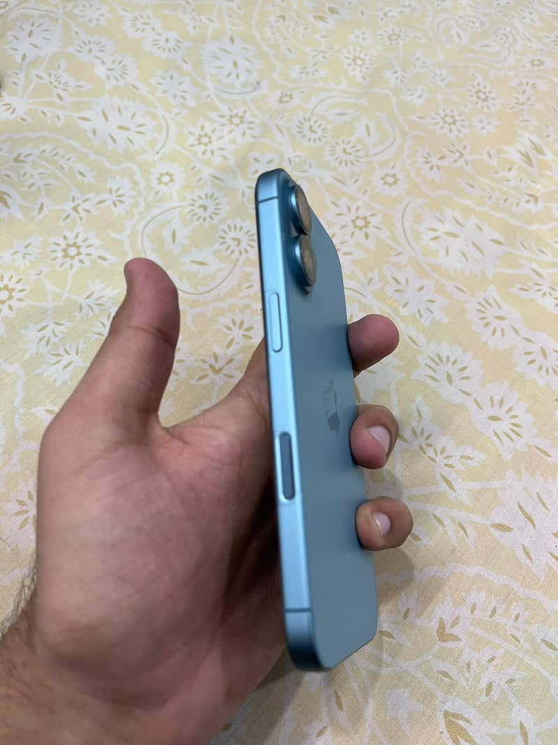 Apple iPhone 16 2