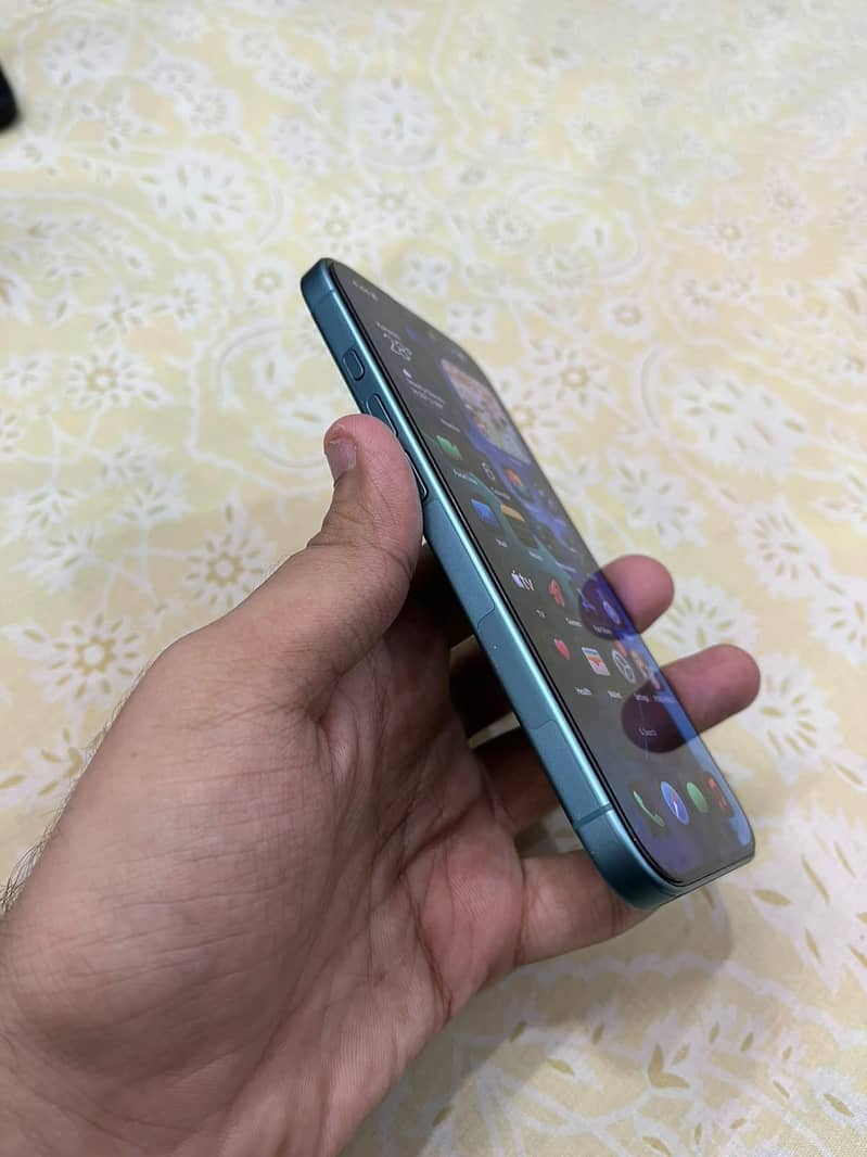 Apple iPhone 16 4